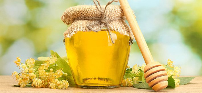 Il miele di tiglio è considerato oro liquido per le sue proprietà fitoterapiche.